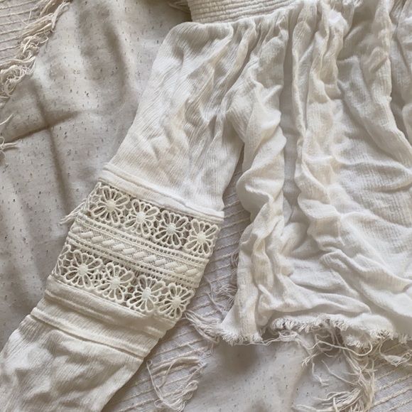 Lac detailing white off the shoulder long sleeve top. - Picture 2 of 3